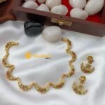 Crescant Short Neck Set
