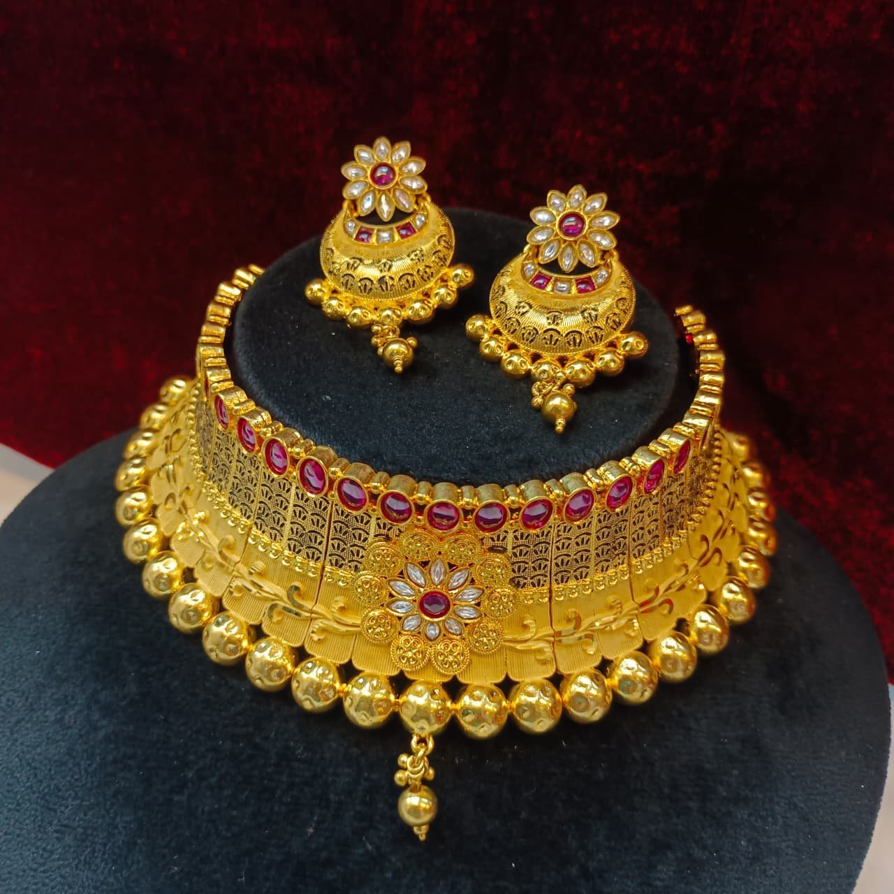 100900.1.1-Akshavi-Trends-2.jpeg Designer Floral High Neck Choker - Image 1