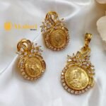 AD Victoria Queen Gold Polish Coin Pendant Set