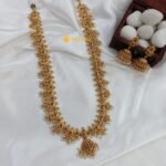 Antique Gutapusalu Long Neck Set