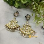 Antique Gold Kundan Floral Short Neck Set - Image 3