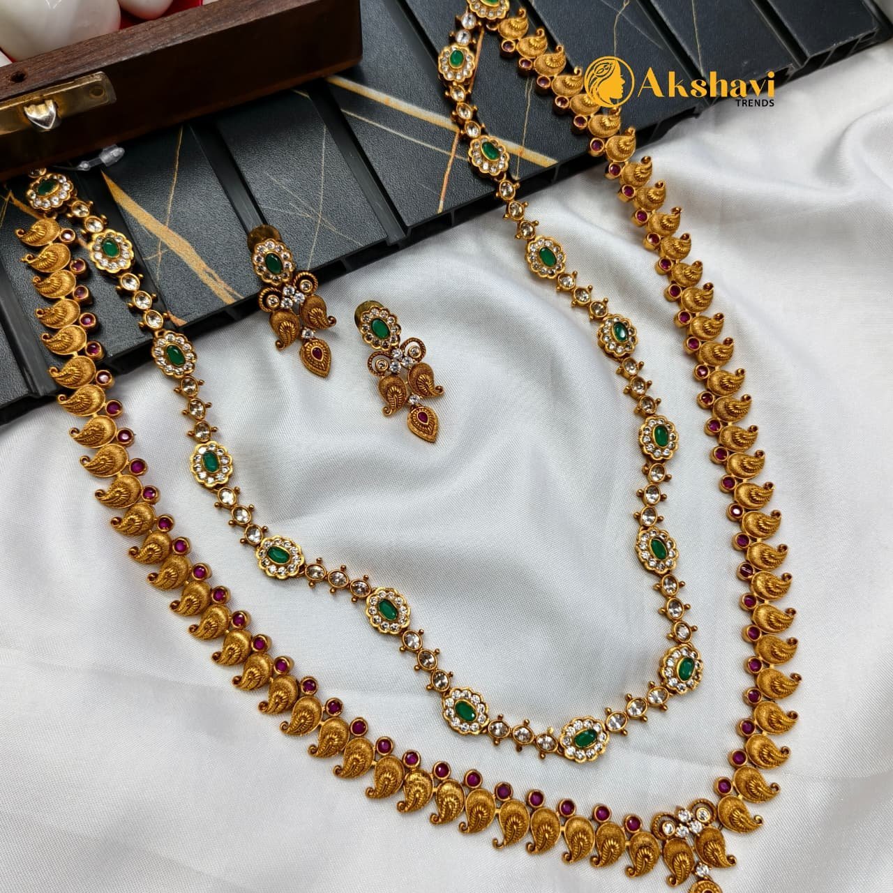 102069.1.1-1.jpeg Antique Mango Ruby & Green Stone Long Neck Set - Image 1