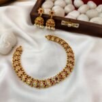 Crescant Short Neck Set