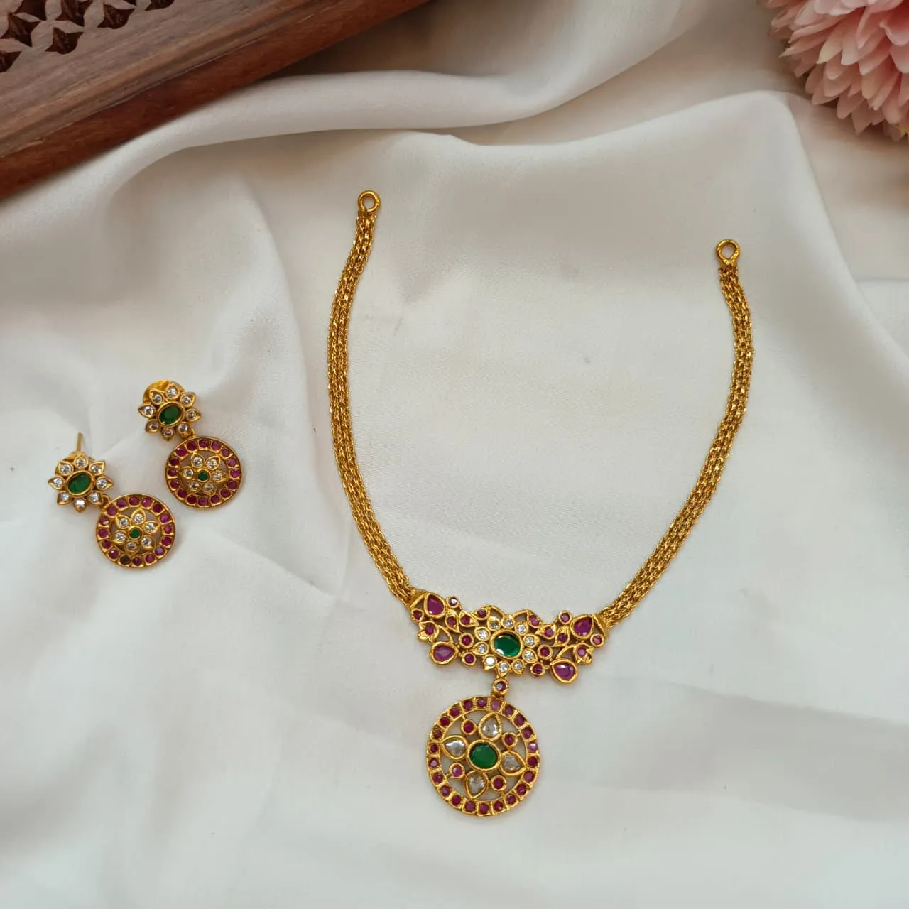 103125.1.1-1.webp Floral Atigai Neck Set - Image 1