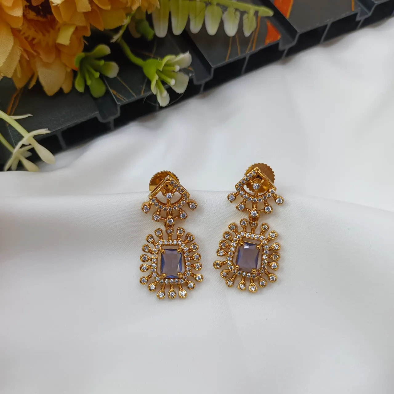 103698.21.1-2.webp Recto Earrings - Image 1