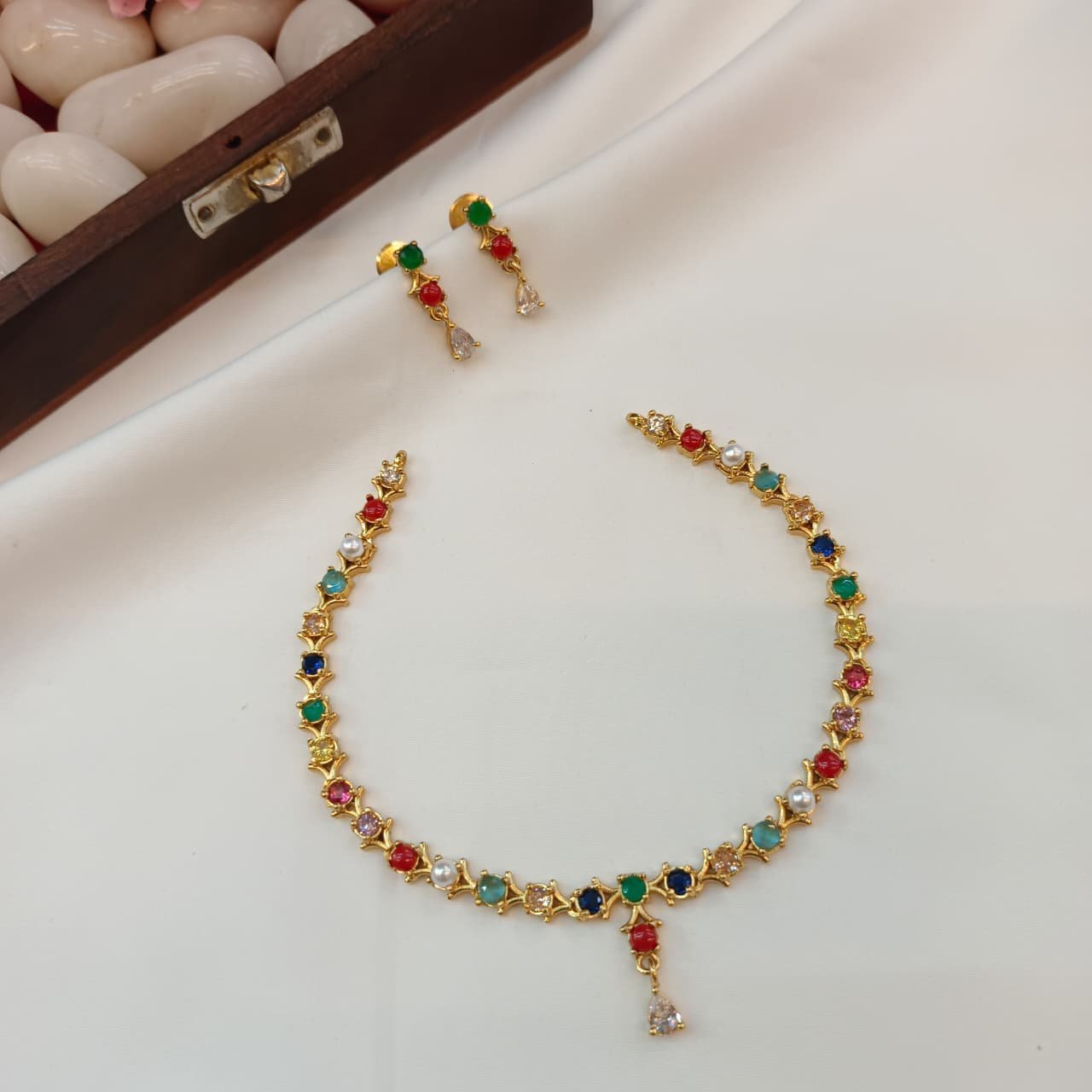 104149.20.1-Akshavi-Trends-2.jpeg Fancy Short Neck Set - Image 1