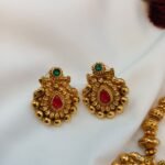 5 Leaf Motiffs Short Neck Set - Image 3