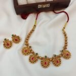5 Leaf Motiffs Short Neck Set